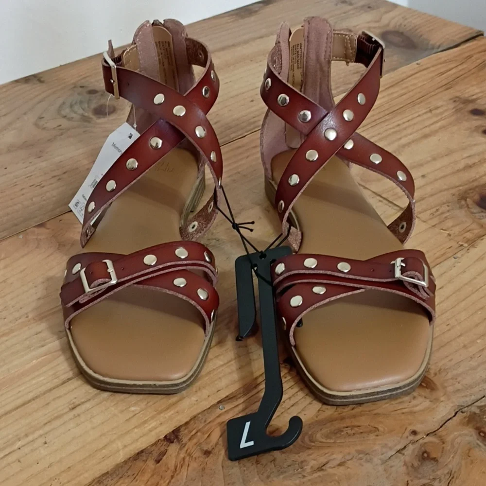 Time & Tru Brown Studded Faux Leather Memory Foam Gladiator Sandals Size 7 NWT